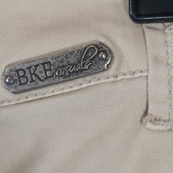 Buckle Khaki Cotton Shorts for Women Size 8 - Picture 6 of 6